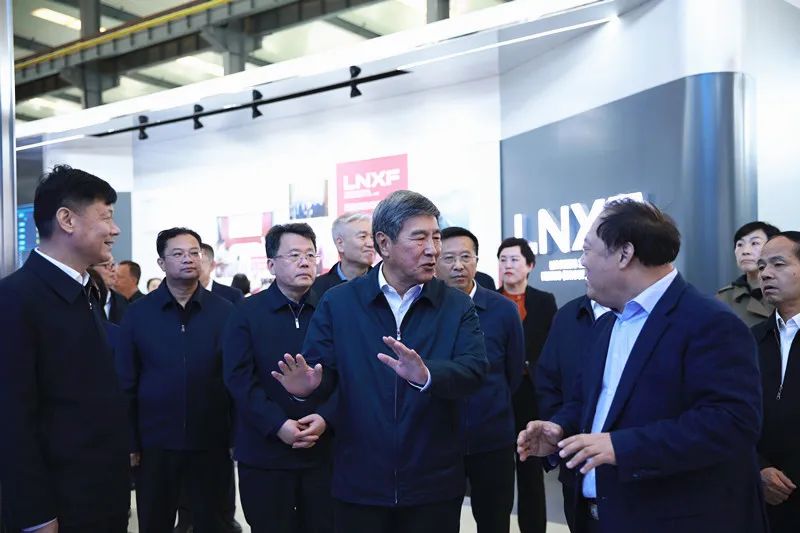 全国人大常委会委员、全国人大监察和司法委主任委员杨晓超带队到人生就是博集团调研指导工作
